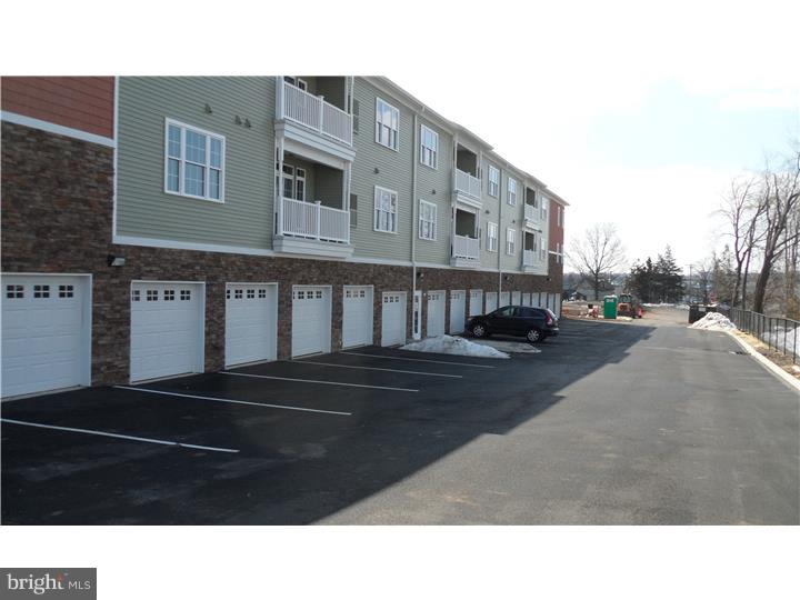 756 Street Road, Unit 7 Southampton, PA 18966 - Photo 12 of 21 Garage