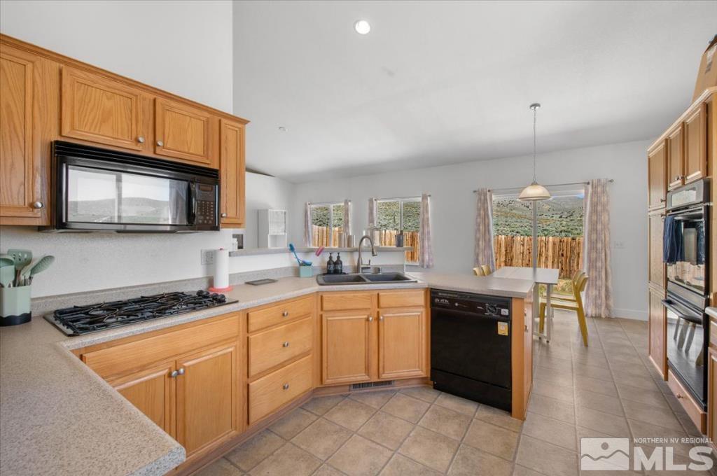 20998 Gunnison Court Reno, NV 89508 - Photo 10 of 33 Photo 10
