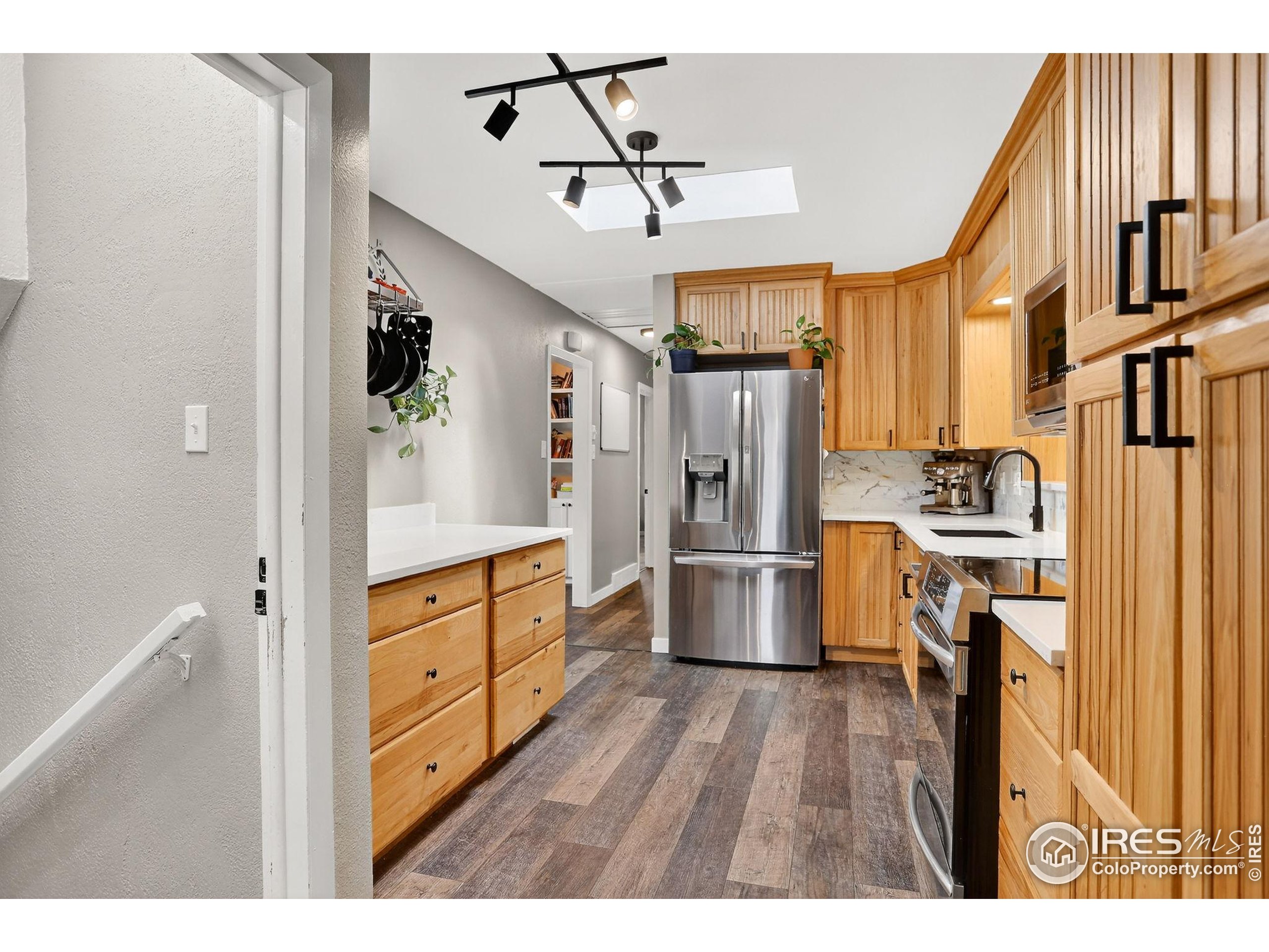 1211 16th Avenue Longmont, CO 80501 - Photo 6 of 36