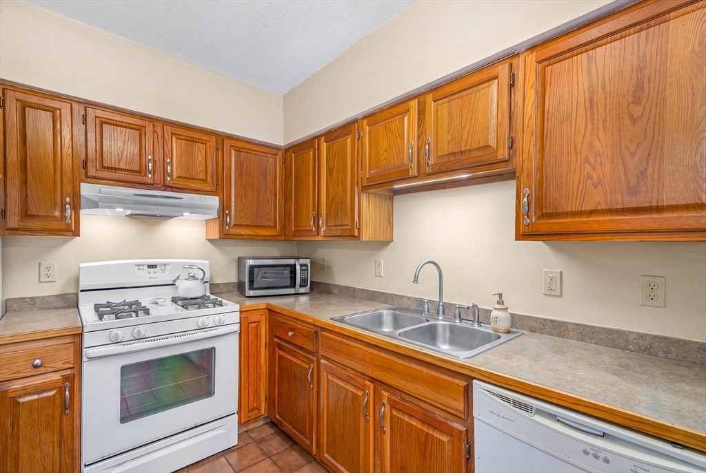 464 Bank Fall River, Unit 9 Fall River, MA 02720 - Photo 8 of 16 Gallery Image 8