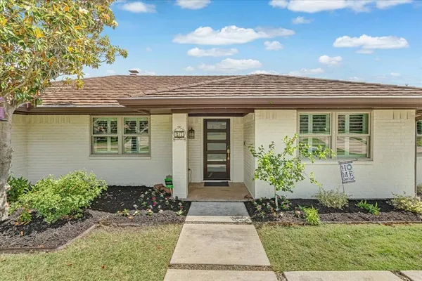 $739,900 | 27 Crestwood Drive, Trophy Club, TX 76262