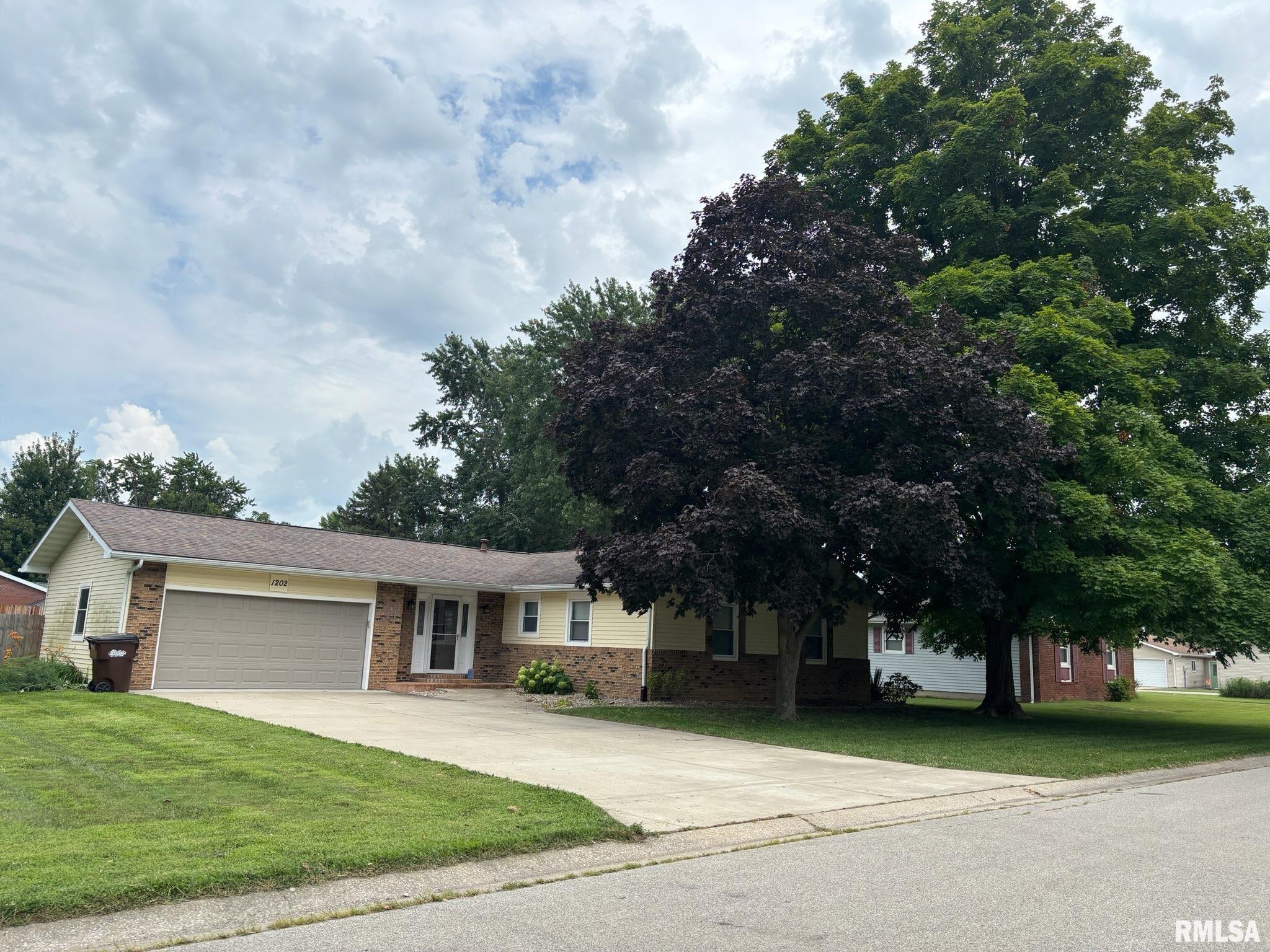 1202 6th Street Pawnee, IL 62558 - Photo 1 of 27