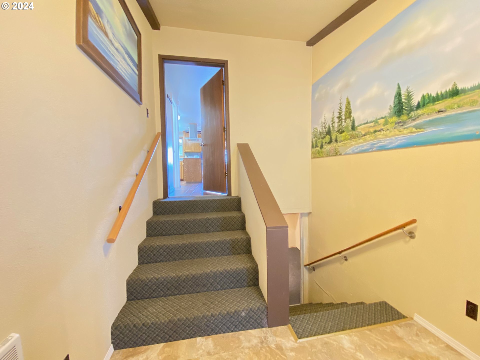 715 Jackson Avenue Coos Bay, OR 97420 - Photo 3 of 42