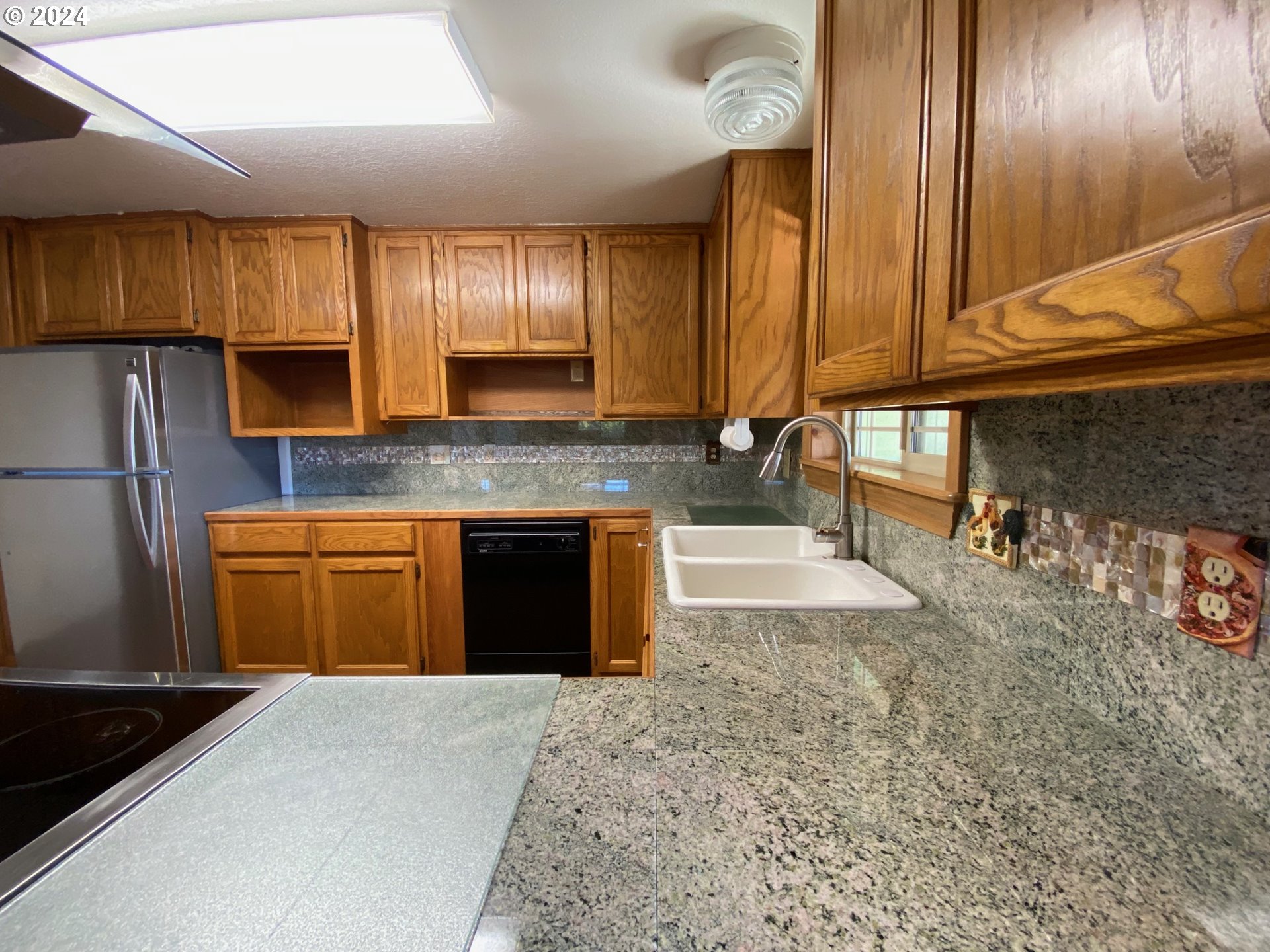 715 Jackson Avenue Coos Bay, OR 97420 - Photo 5 of 42
