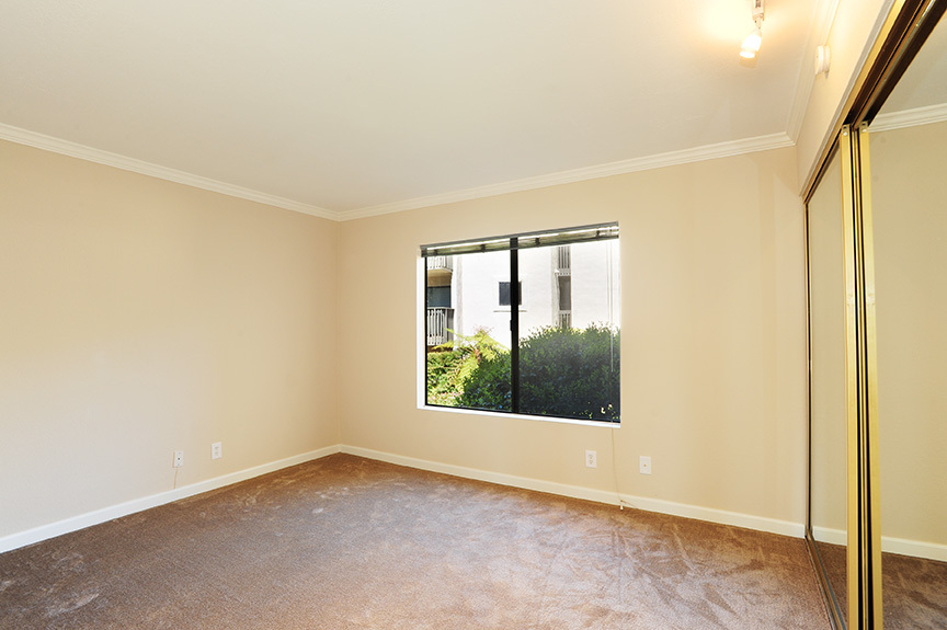 3375 Foothill Road, Unit 525 Carpinteria, CA 93013 - Photo 7 of 10 525polo_masterbed_web