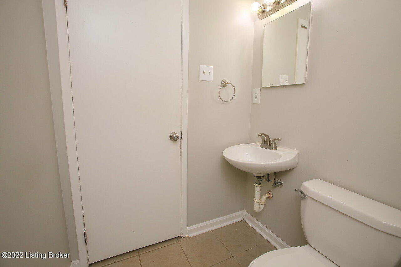 141 Meadowood Road Louisville, KY 40229 - Photo 28 of 37 Full Bath3