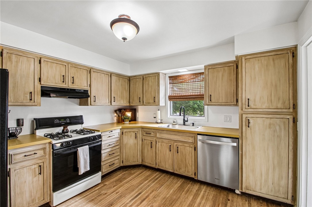 479 Denise Road Greece, NY 14616 - Photo 4 of 28 Gallery Image 4