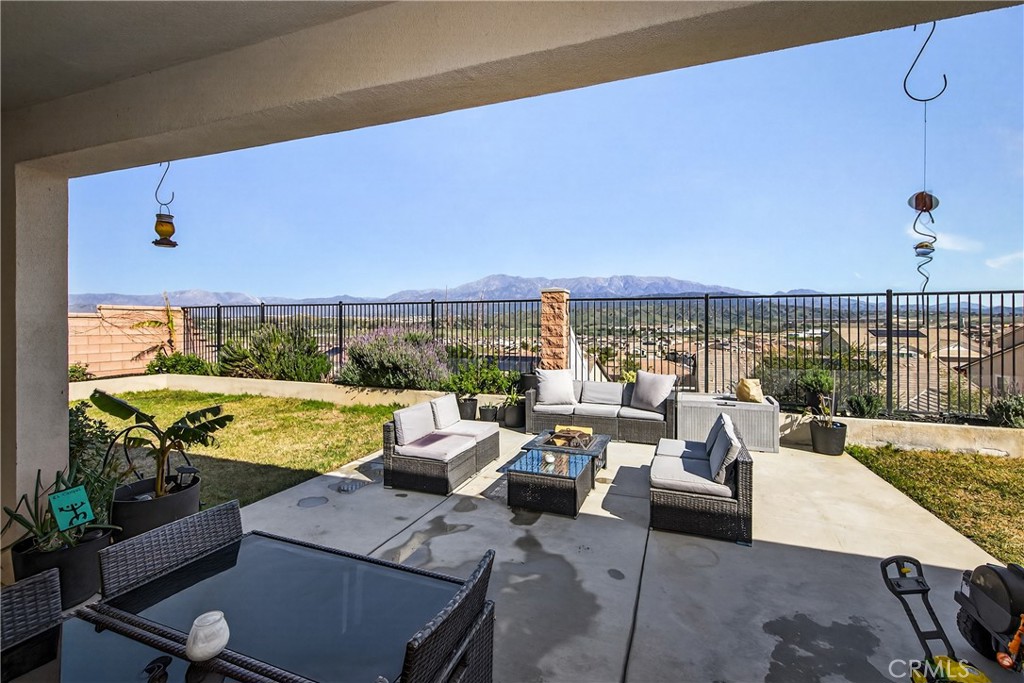 1512 Yucca Court Calimesa, CA 92320 - Photo 7 of 32