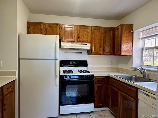 13 Lexington Hills Road, Unit 8 Harriman, NY 10926 - Photo 9 of 18 a kitchen with a refrigerator stove top oven and sink