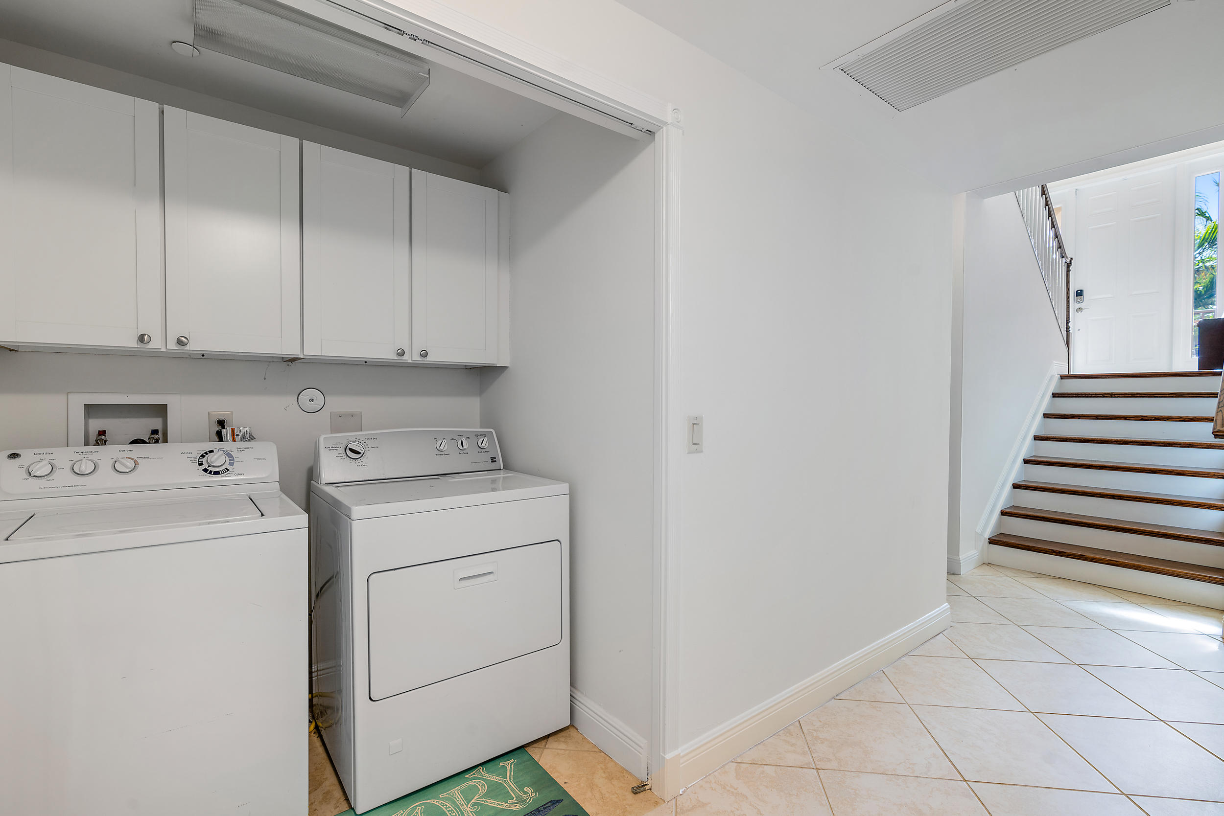 301 Del Sol Circle Tequesta, FL 33469 - Photo 26 of 39 Washer/Dryer area