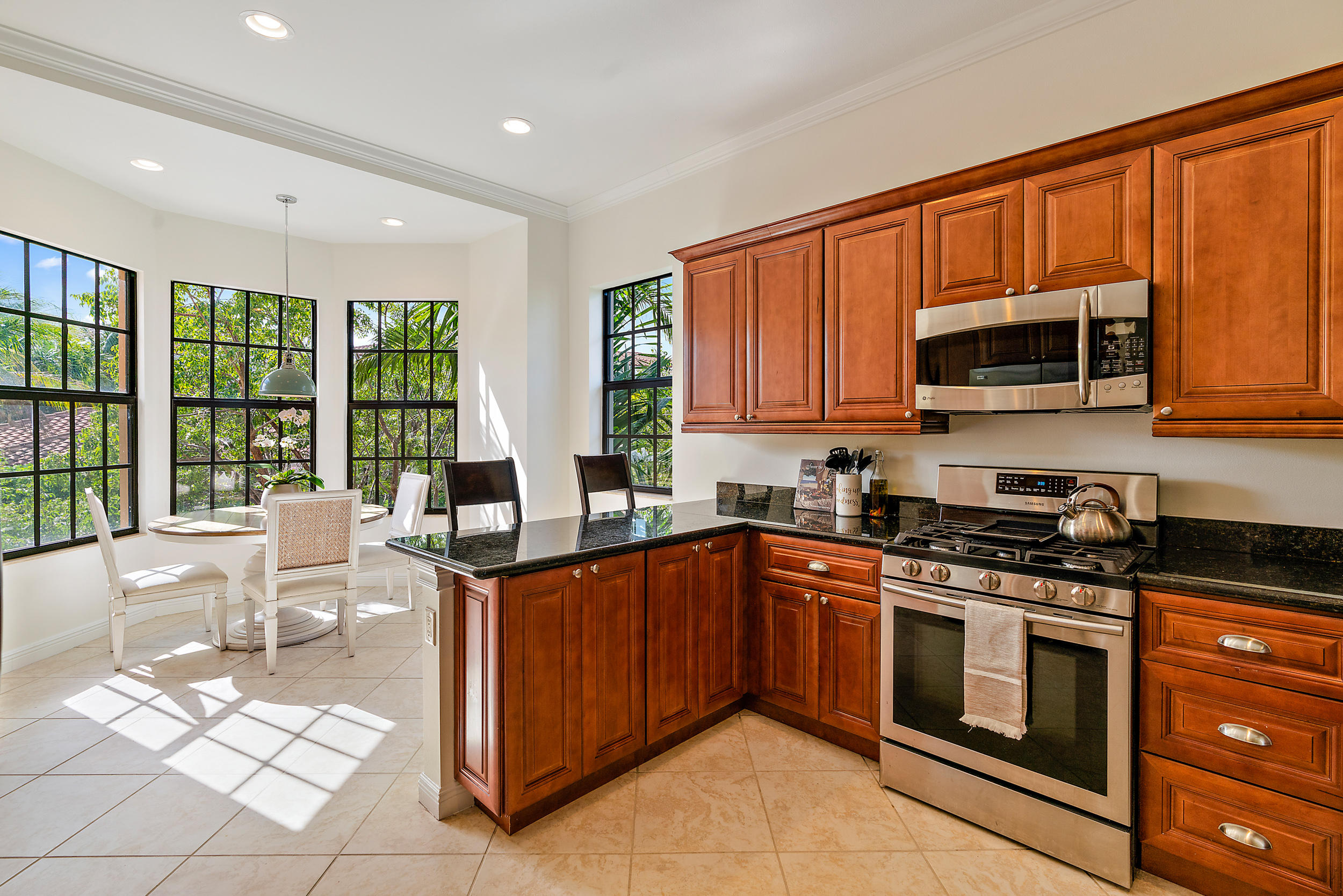 301 Del Sol Circle Tequesta, FL 33469 - Photo 4 of 39 Kitchen - Eat In Area