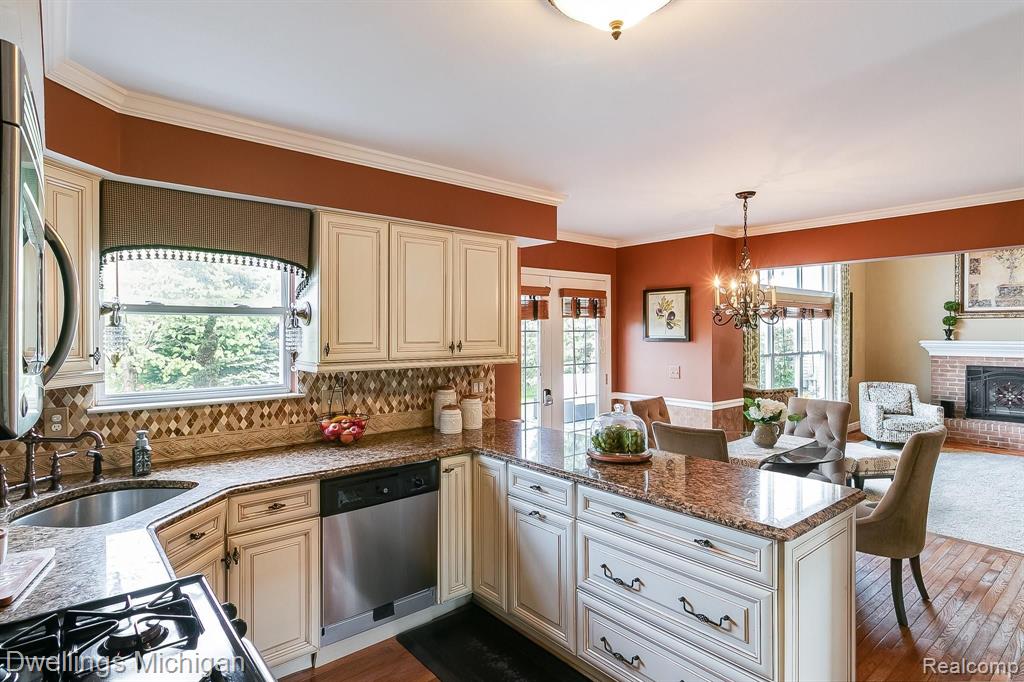 3532 Riverside Drive Canton, MI 48188 - Photo 3 of 37