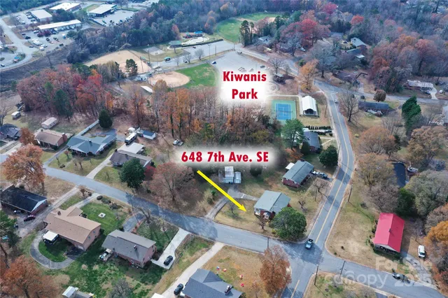 an outdoor space with lots of furniture and garden