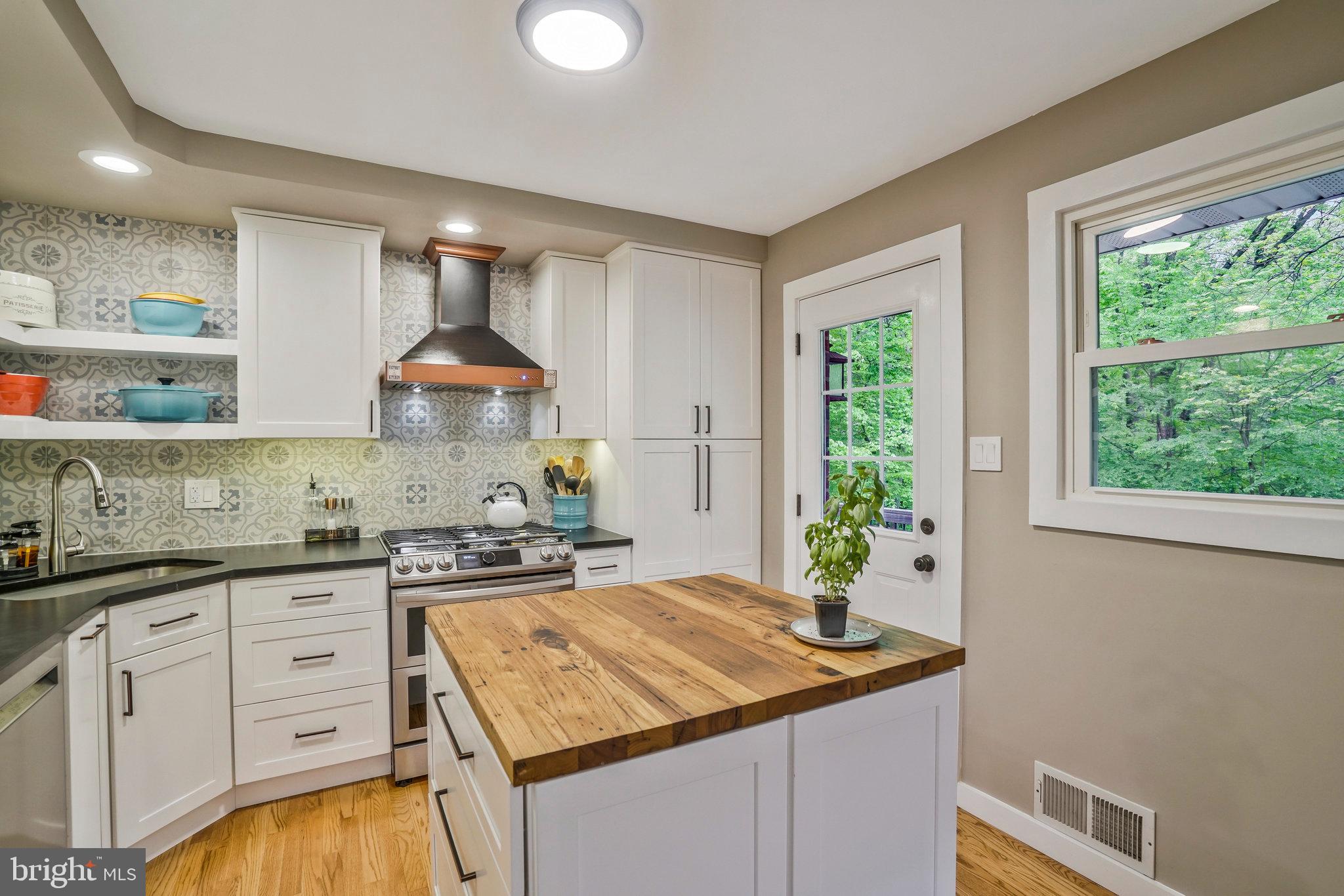 5642 Inverchapel Road Springfield, VA 22151 - Photo 7 of 74