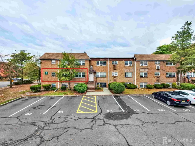 $269,900 | 14 College Drive, Edison, NJ 08817