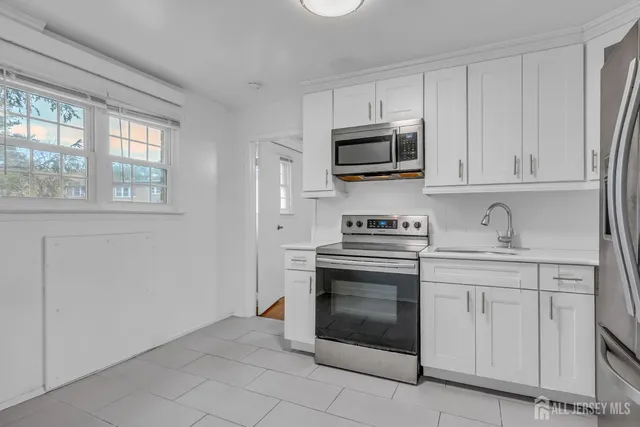 $269,900 | 14 College Drive, Edison, NJ 08817