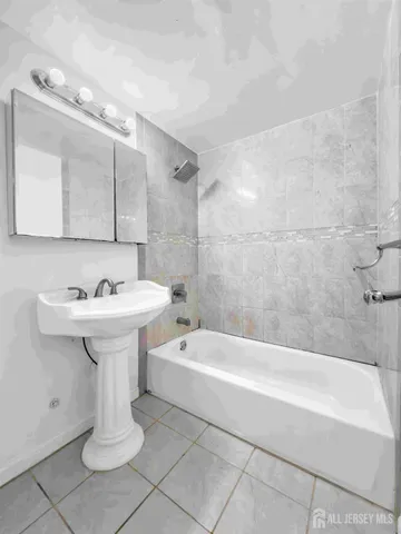 $269,900 | 14 College Drive, Edison, NJ 08817