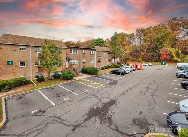 $269,900 | 14 College Drive, Edison, NJ 08817