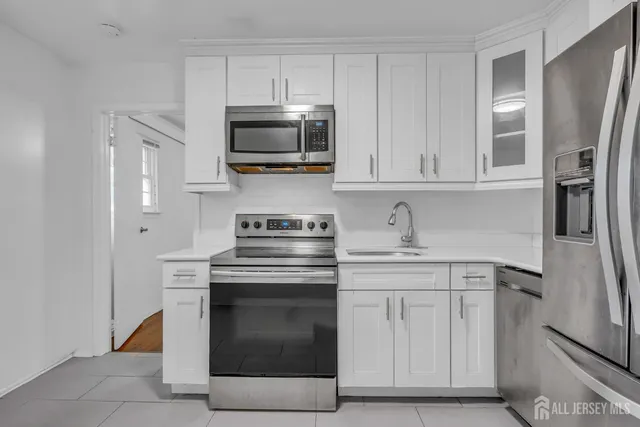 $269,900 | 14 College Drive, Edison, NJ 08817