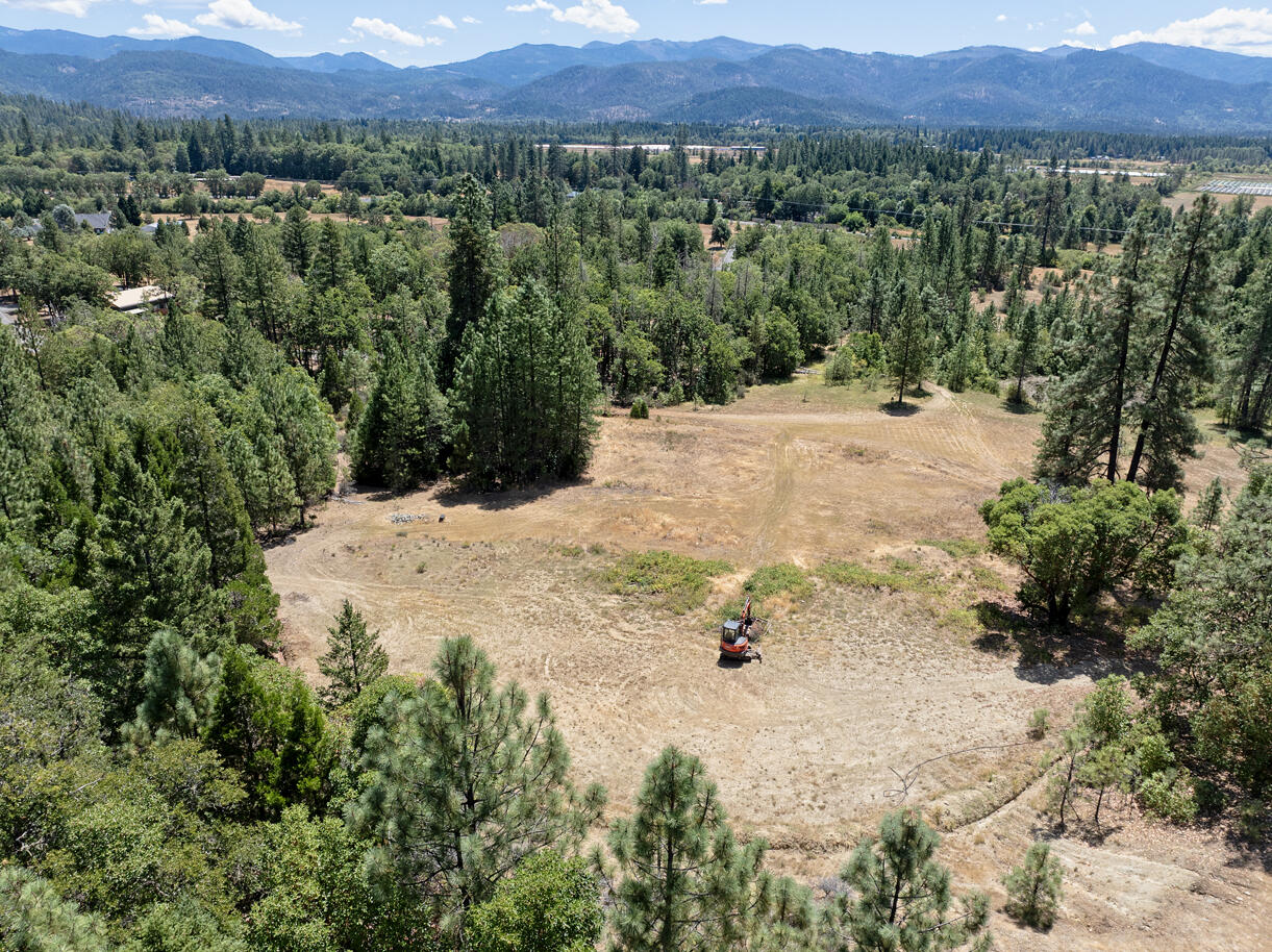 360 Sparky Way Cave Junction, OR 97523 - Photo 4 of 20 DJI_20250731122356_0026_D copy