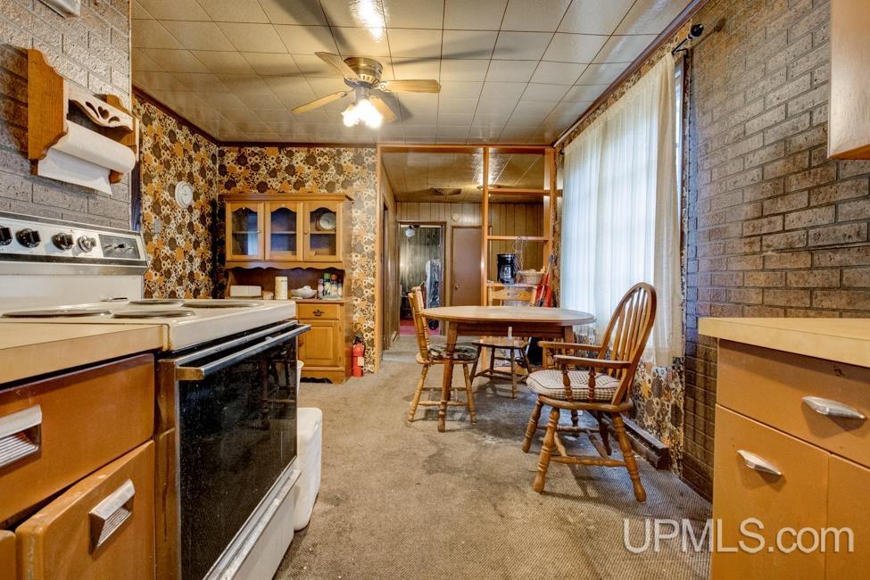 6193 G5 Road Escanaba, MI 49829 - Photo 8 of 36