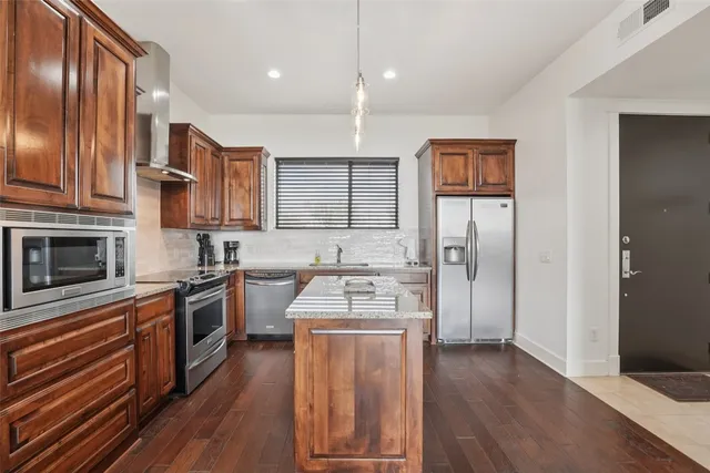 $469,000 | 1101 Ivean Pearson Road, Unit E203, Lago Vista, TX 78645