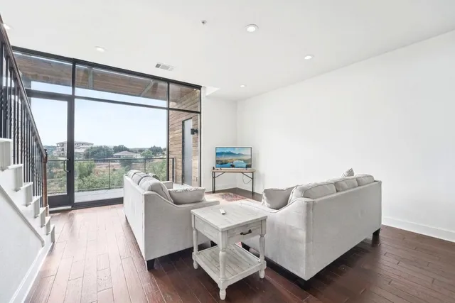 $469,000 | 1101 Ivean Pearson Road, Unit E203, Lago Vista, TX 78645