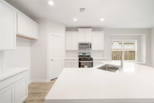 $2,700 | 770 Dewberry Road, La Marque, TX 77568