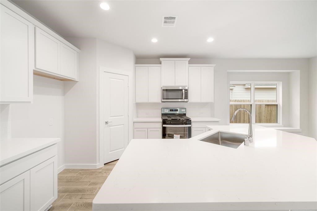 770 Dewberry Road La Marque, TX 77568 - Photo 5 of 23