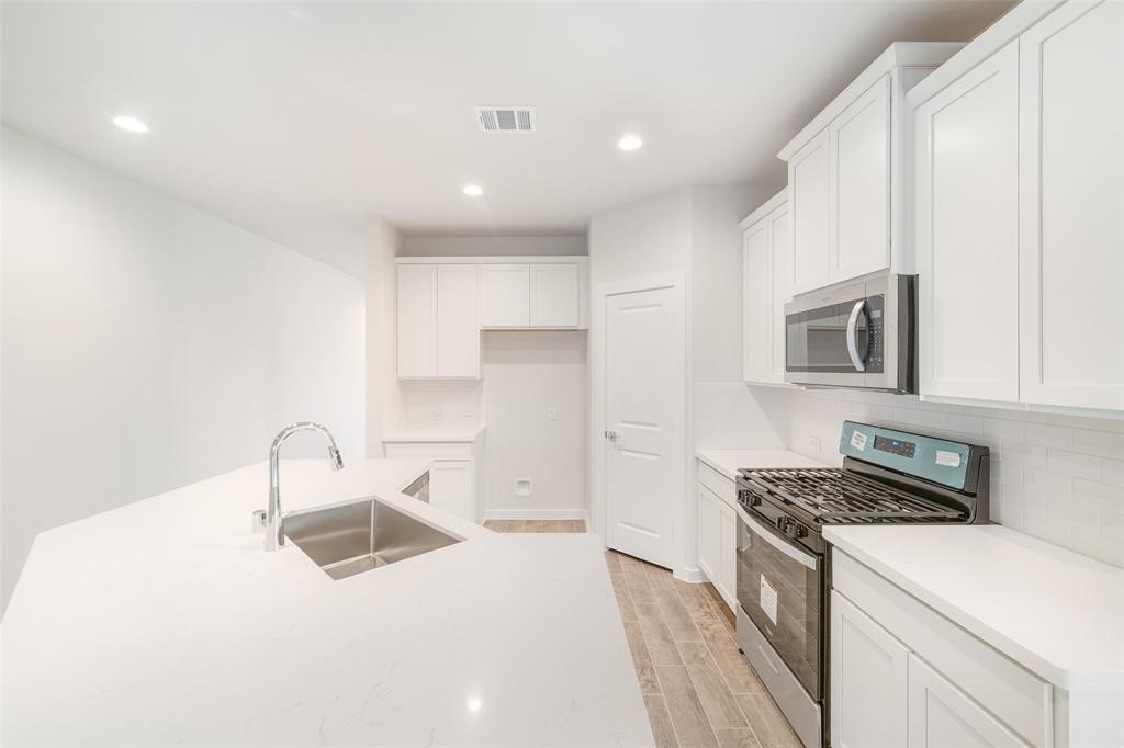 770 Dewberry Road La Marque, TX 77568 - Photo 6 of 23