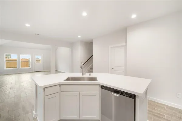 $2,700 | 770 Dewberry Road, La Marque, TX 77568