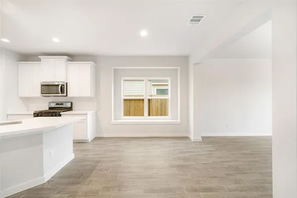 $2,700 | 770 Dewberry Road, La Marque, TX 77568