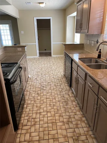 $2,000 | 10306 Twin Hills Court, Houston, TX 77031