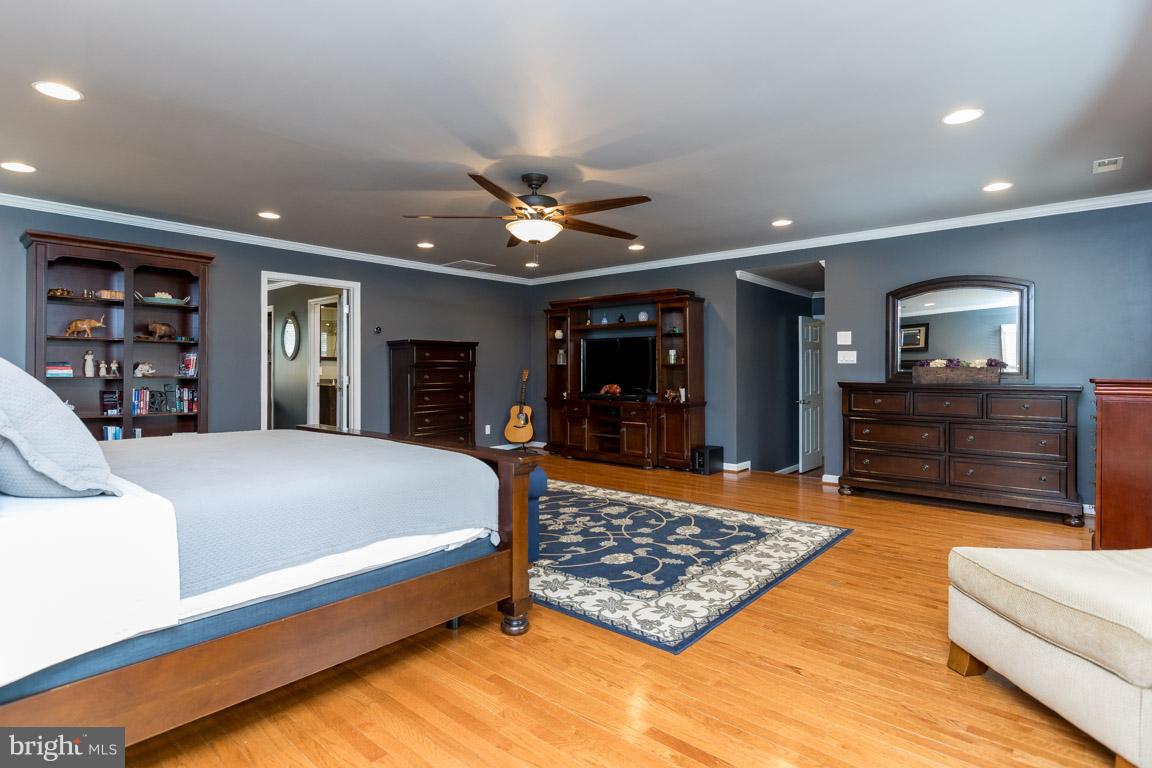 393 Ronsdale Road Sykesville, MD 21784 - Photo 11 of 30 Extra-large MBR with hardwoods