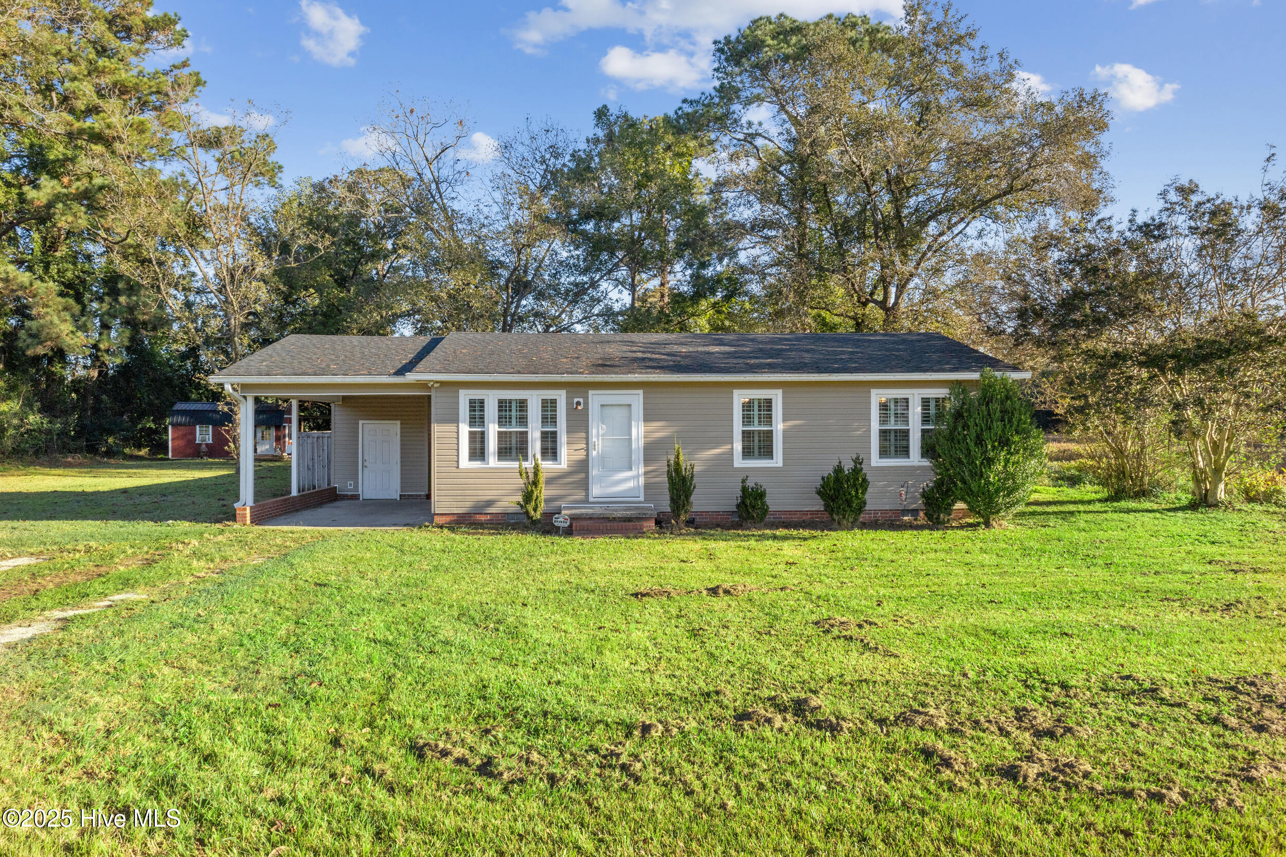 627 Ludie Brown Road Chinquapin, NC 28521 - Photo 1 of 16 Front of home