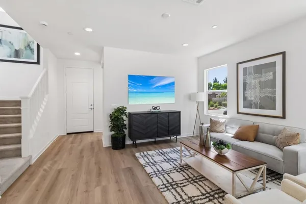 $999,990 | 701 Kingbird Loop, Oceanside, CA 92058