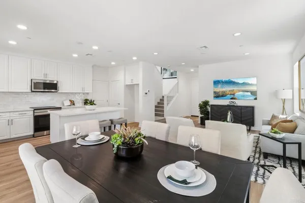 $999,990 | 701 Kingbird Loop, Oceanside, CA 92058