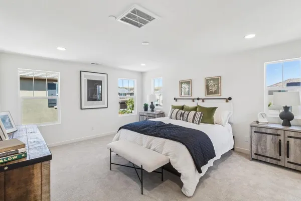 $999,990 | 701 Kingbird Loop, Oceanside, CA 92058