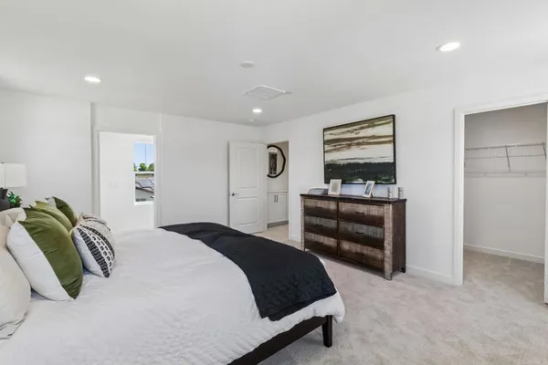 $999,990 | 701 Kingbird Loop, Oceanside, CA 92058