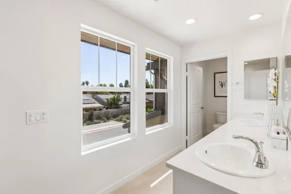 $999,990 | 701 Kingbird Loop, Oceanside, CA 92058