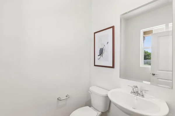 $999,990 | 701 Kingbird Loop, Oceanside, CA 92058