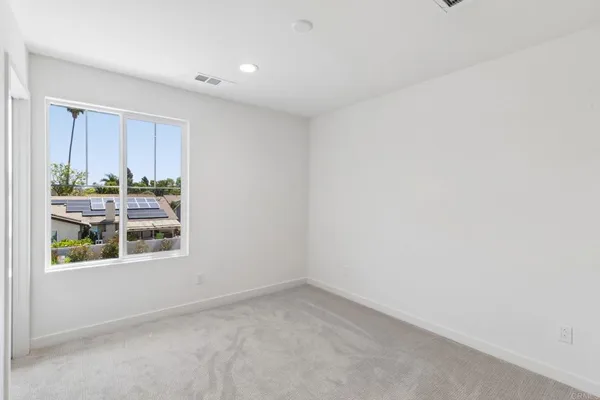 $999,990 | 701 Kingbird Loop, Oceanside, CA 92058
