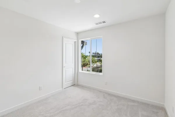 $999,990 | 701 Kingbird Loop, Oceanside, CA 92058