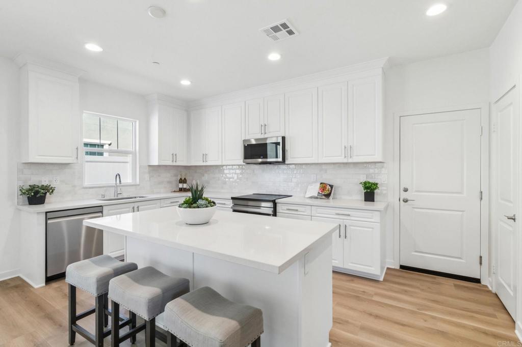 701 Kingbird Loop Oceanside, CA 92058 - Photo 3 of 34