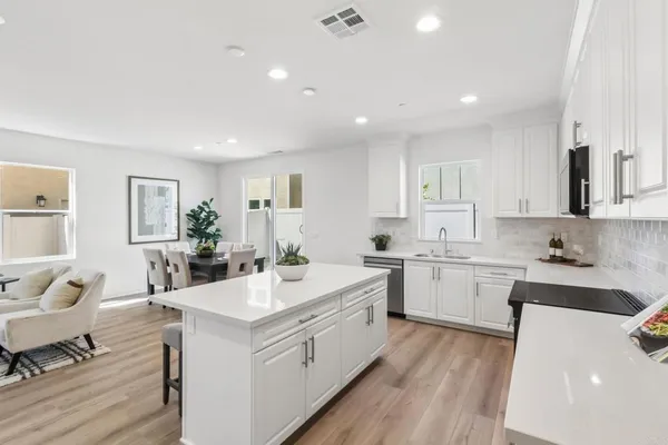 $999,990 | 701 Kingbird Loop, Oceanside, CA 92058