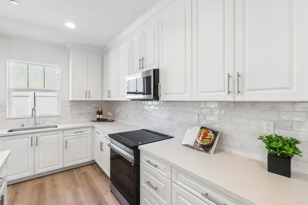 $999,990 | 701 Kingbird Loop, Oceanside, CA 92058