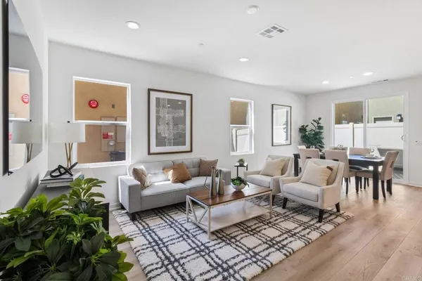 $999,990 | 701 Kingbird Loop, Oceanside, CA 92058
