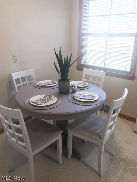 1159 Avondale Road Cleveland, OH 44121 - Photo 6 of 17 Dinette