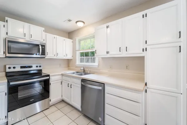 $1,395 | 309 Bracken Place, Jacksonville, NC 28540