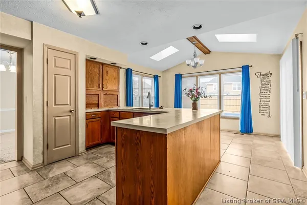 $2,300 | 2201 Glenn Abbey, Jeffersonville, IN 47130